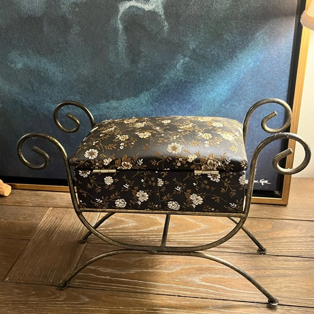 Vintage Asian Floral Jewelry Box with Gold Metal Stand Accents - Picture 7 of 7